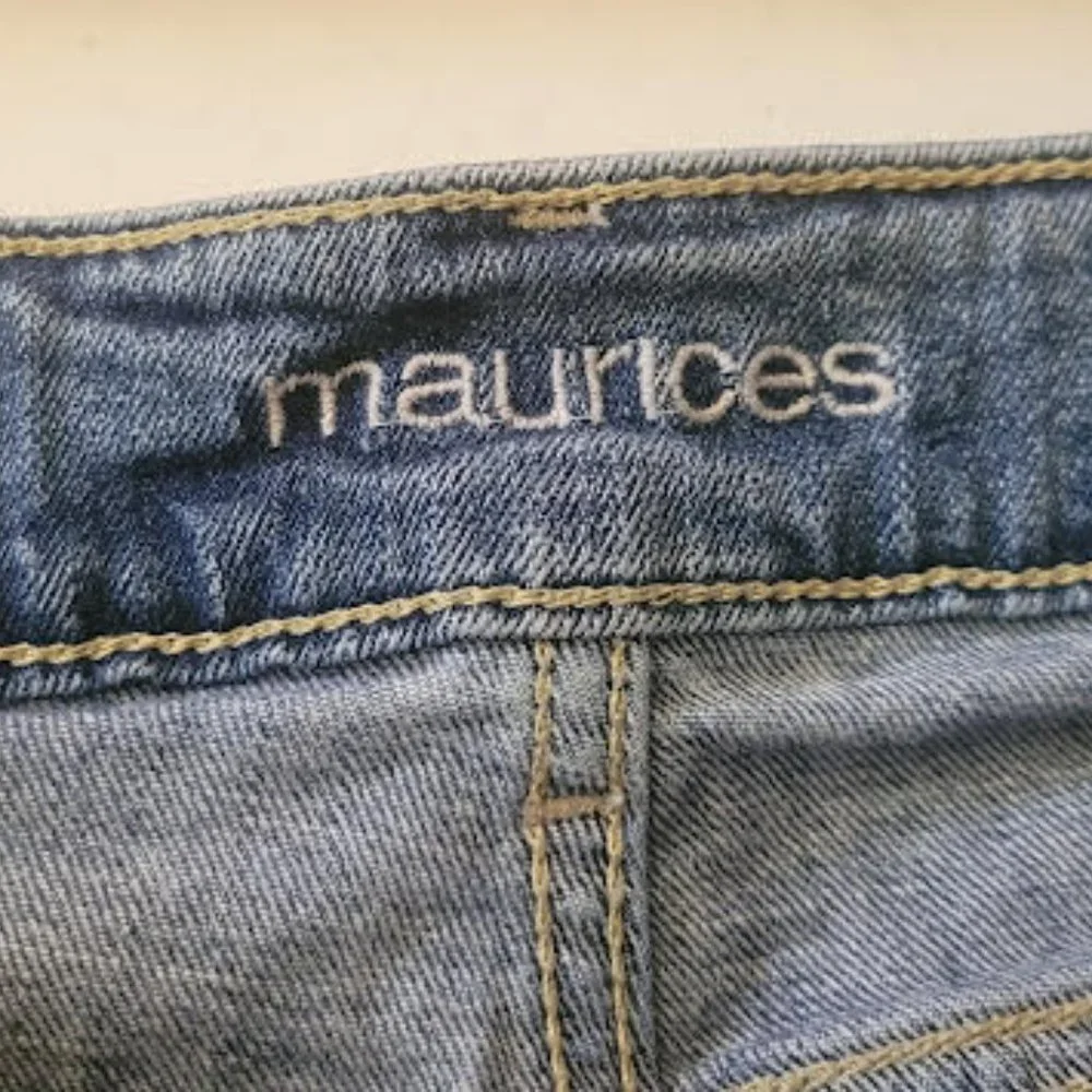 Maurices distressed jean shorts - Size 7/8 - Picture 3 of 7
